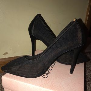 Black mesh pumps